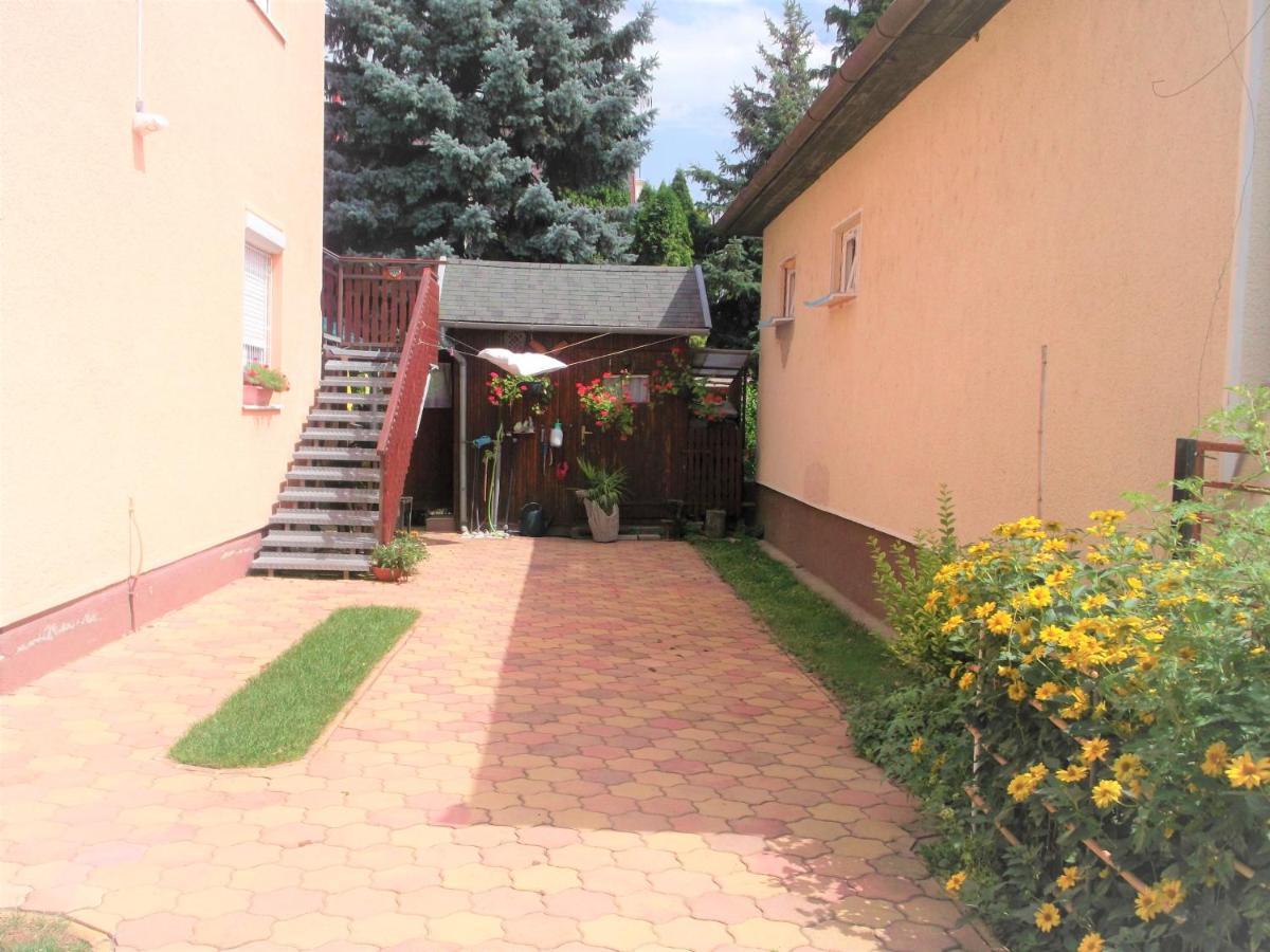 Big Apartman Hajdúszoboszló Buitenkant foto