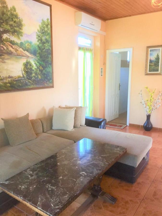 Big Apartman Hajdúszoboszló Buitenkant foto